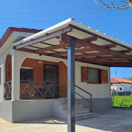 εξοχικη κατοικια με αυλη بيت للعطل *